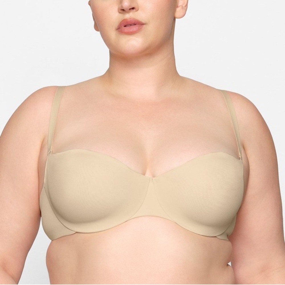 NWT SKIMS Unlined Strapless Bra in Sand